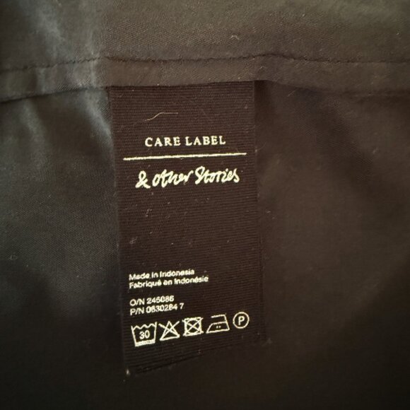 & Other Stories Black Mini Dress – Silky material and flattering Fit - Picture 6 of 7